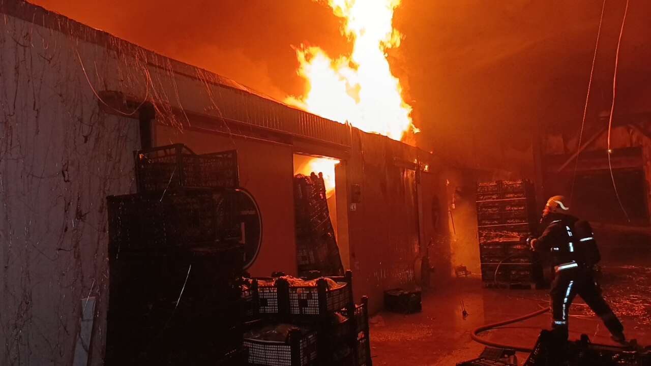 Konya yolu üzerindeki fabrikada yangın çıktı 4